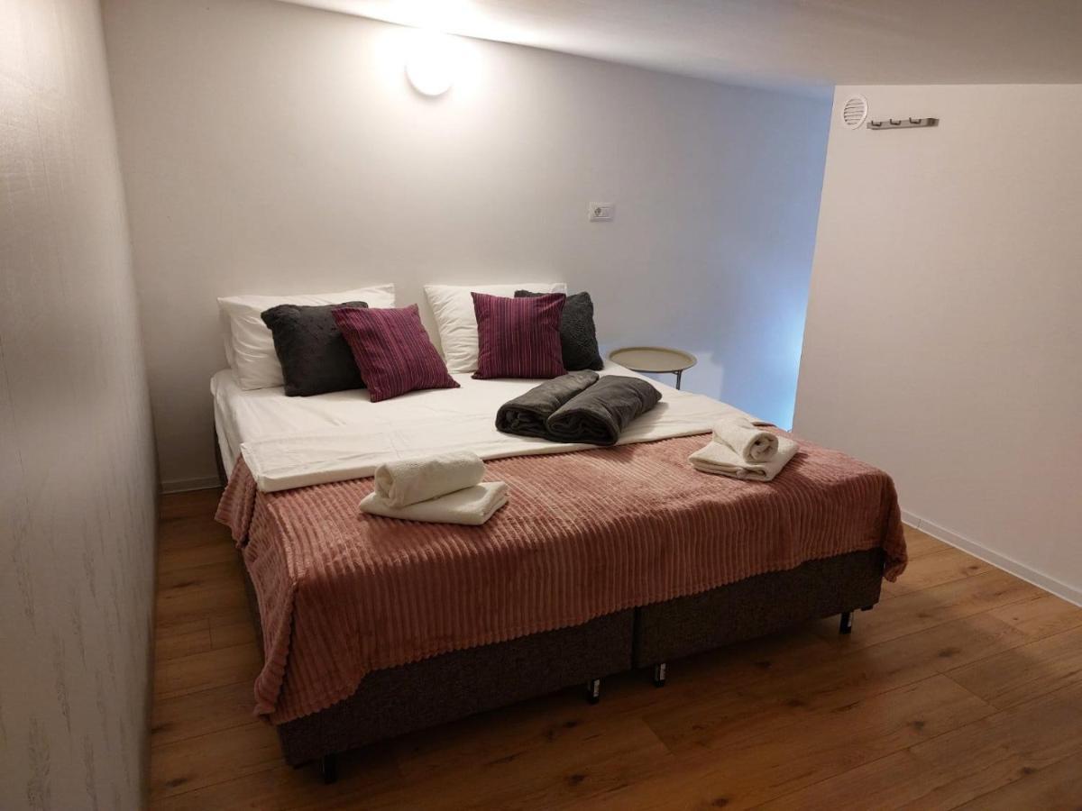 Apartmani ROZA Pula Bagian luar foto