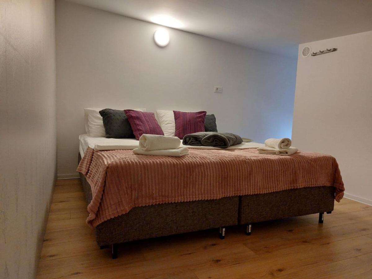 Apartmani ROZA Pula Bagian luar foto